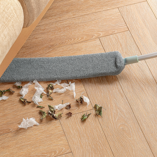 Ultra-flat telescopic feather duster for hard-to-reach areas